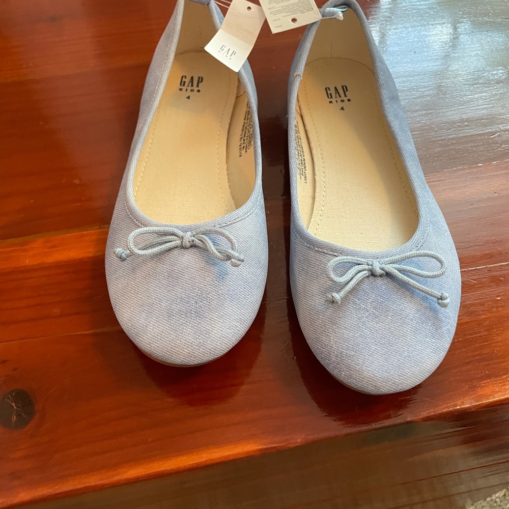 Girls gap flats size 4.